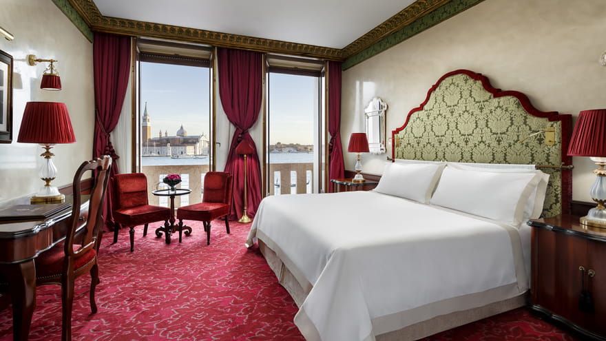 una delle camre luxury dell' hotel Danieli a Venezia (Foto hoteldanieli.com)