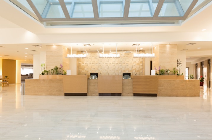 reception hotel colori neutri